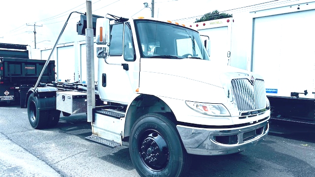 2015 INTERNATIONAL 4300 Hook Lift